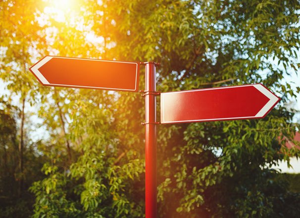 Red signpost with 2 arrows pointing left and right