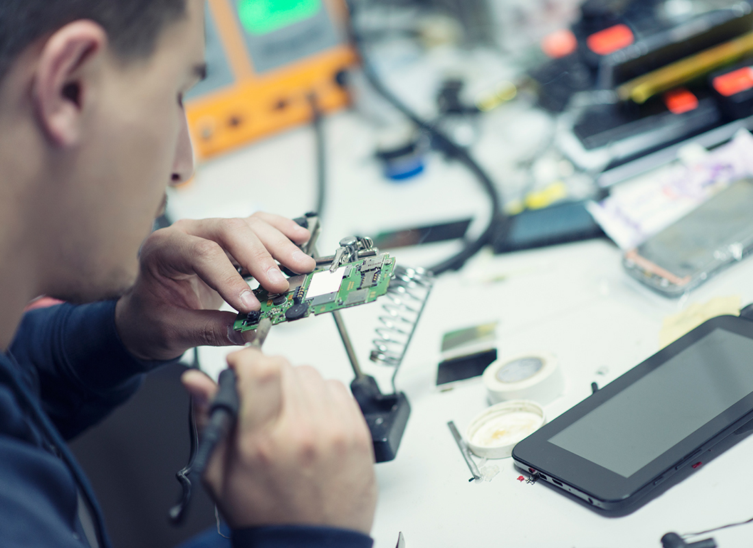 Electronics Engineering Technologist Occupations In Alberta Alis   Electronics Engineering Technologist Istock 482159594 