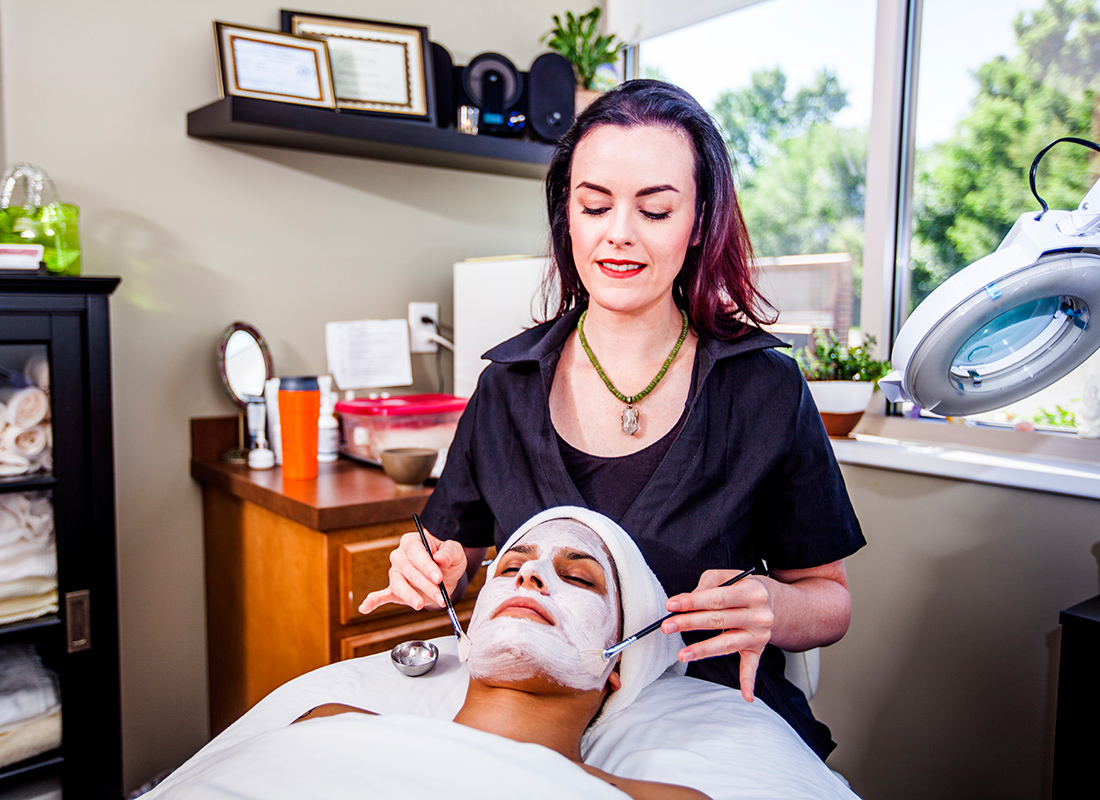 Esthetician: Occupations in Alberta alis