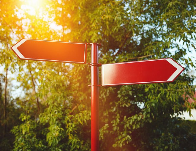 Red signpost with 2 arrows pointing left and right
