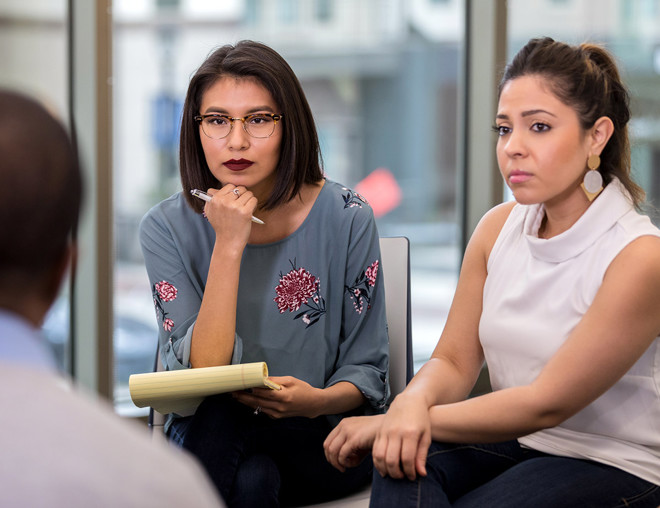 3 people have a serious discussion in the workplace.