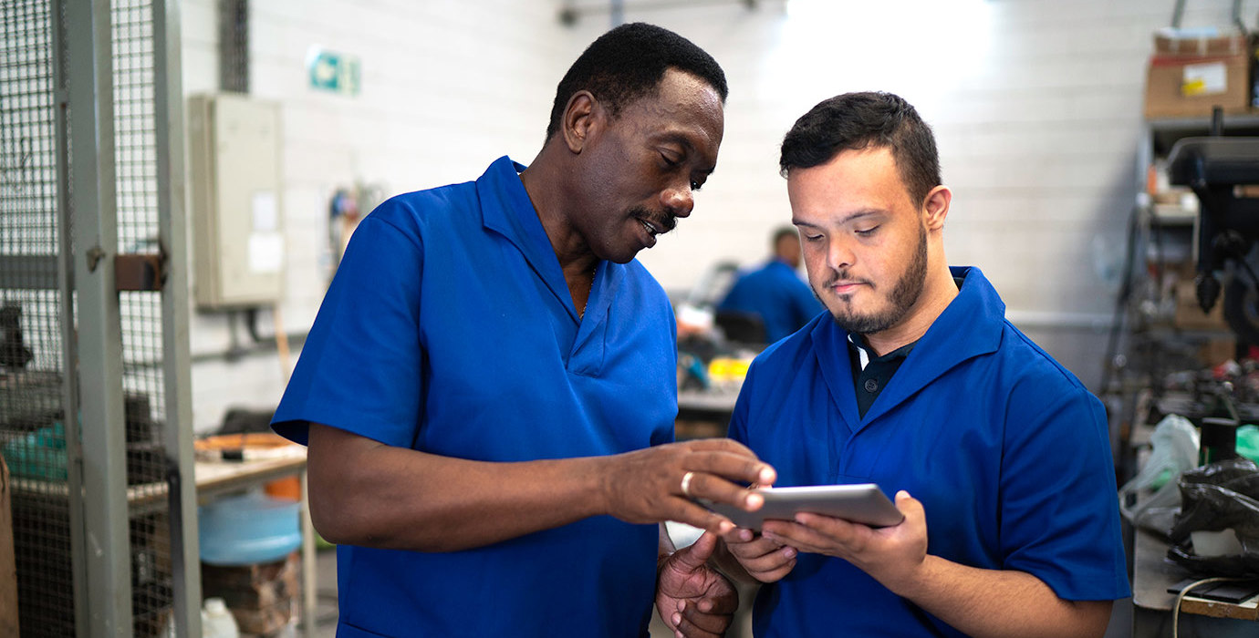 2 workers having a conversation in a shop