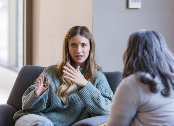 Students sitting on a couch and talking.