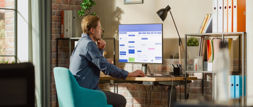 Person using computer to make a schedule on a virtual calendar.