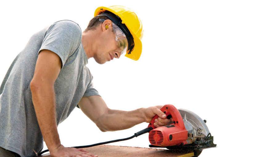 carpenter using electric saw