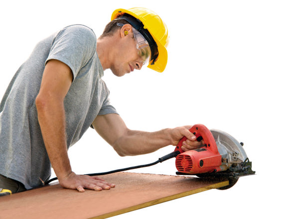 carpenter using electric saw