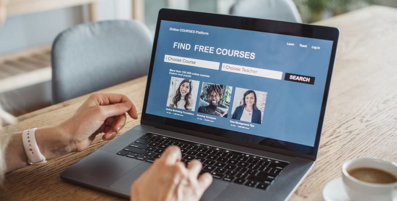 Person searching for free online courses on laptop. 