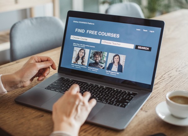 Person searching for free online courses on laptop.
